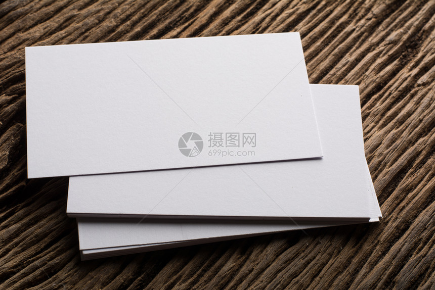 空白的卡片企业形象空白色名片演示文稿在木背景上的企业形象空白色名片演示文稿打印图片
