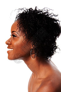 一位美丽的非洲女副侧面形象一个带着非洲卷毛的女脸孔微笑着白牙与世隔绝摄影快乐的非洲裔背景图片
