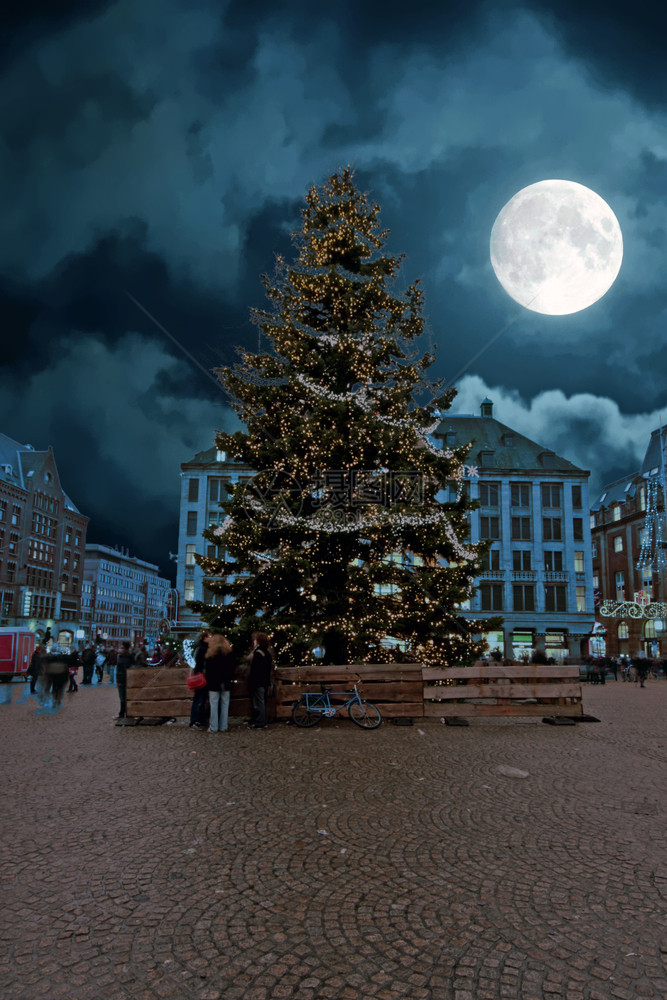 在荷兰满月前阿姆斯特丹大坝的圣诞节老首都假期图片