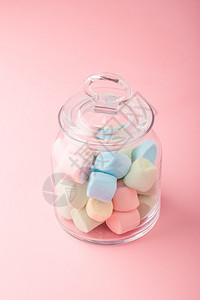 营养罐子上装满了色彩多的棉花糖趋势甜图片
