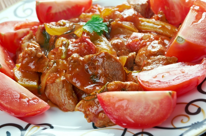 烤肉串勺子美食Kavurma土耳其的羊肉和蔬菜图片