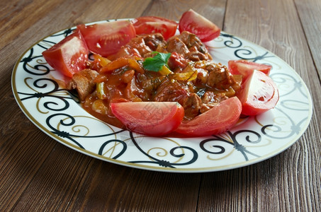 美食热的午餐Kavurma土耳其的羊肉和蔬菜图片