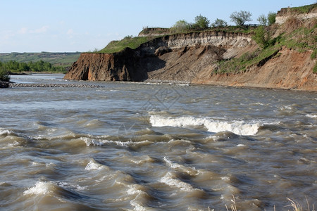 银行强的俄罗斯北高加索库班河的迅速流动俄罗斯维尼诺夫图片