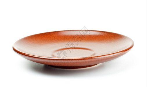 餐具盘子橙白色背景上隔离的棕色陶瓷碟图片