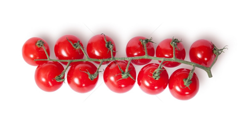 市场番茄木头白色背景的切樱桃西红柿在干部顶端视图中被孤立图片