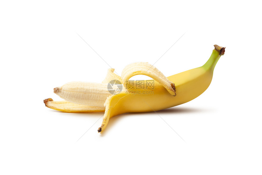 半剥皮香蕉开放白种背景被孤立新鲜的甜黄色图片