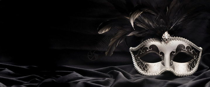 维什尼特面具黑暗的美丽维尼特狂欢节面罩以全美规模在深布背景上戴羽毛缎背景