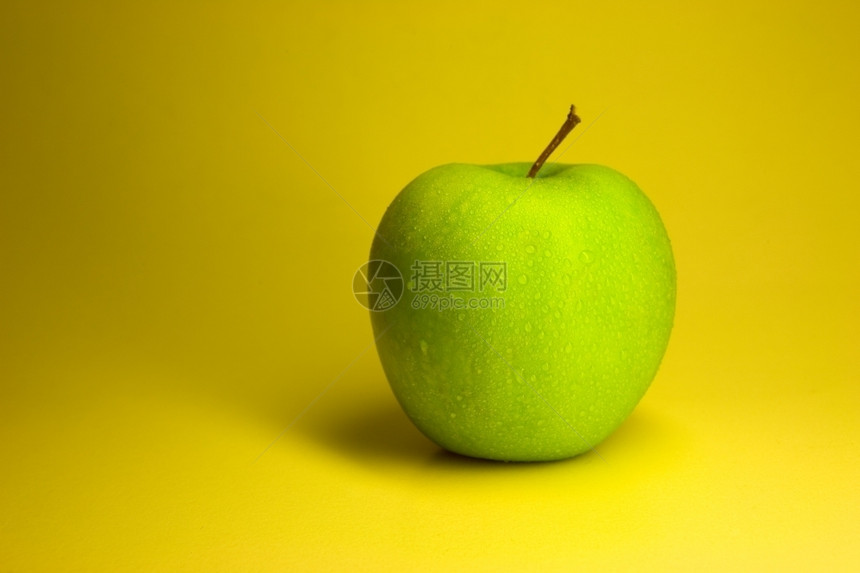 可食用的湿绿苹果爱过知名图片