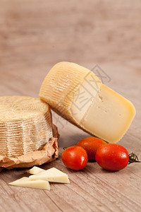 木制的新鲜意大利乳酪酸奶油干可口新鲜的图片