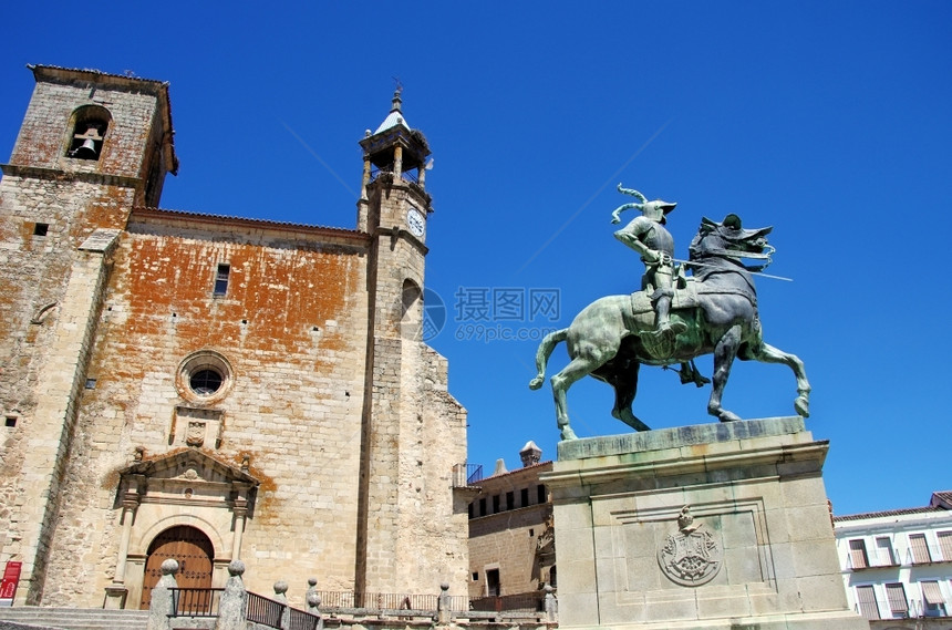 纪念碑西班牙卡塞雷斯特鲁希略的弗朗西斯科皮萨罗骑马雕像正方形极端的图片