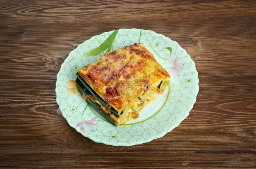 起司蔬菜酱汁Parmigianadizucchin意大利西葫芦和奶酪砂锅图片