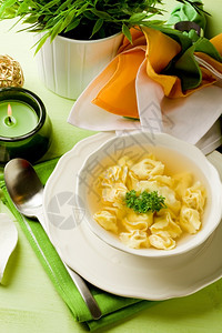 意大利式饺子花瓣勺照片中美味的乌龟尼以波云为首图片
