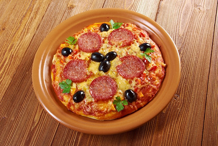 可口义制意大利比萨披语辣香肠图片