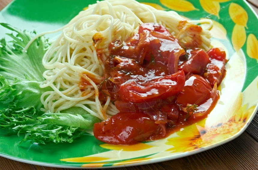 素食主义者黄色的番茄意大利面条的西里语食谱意大利面图片