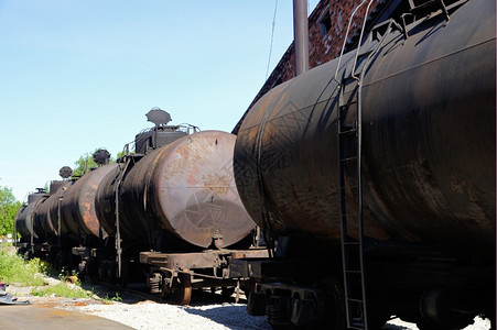 燃料栏杆导轨旧铁路油箱正在卸黑图片