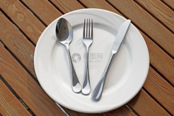 一顿饭餐厅白板空的叉子和刀餐具图片