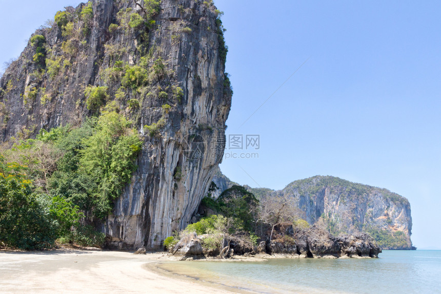 泰国Trang省Rajamangarala海滩的利梅斯岩悬崖亚洲石灰船图片