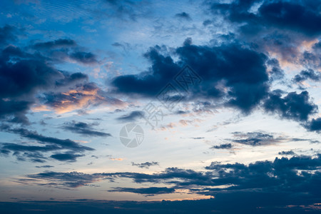 蓝色的美丽云天空摘要背景抽象的图片