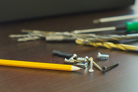 建造构铅笔与金属螺丝工程施理念修复具家用庭维修工具使固定图片