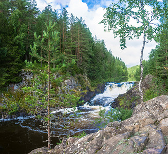 景观迅速的预订夏日奇瓦赫快速瀑布俄罗斯卡列利亚图片