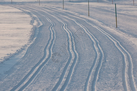 轨道跨国滑雪的踪迹季节痕图片