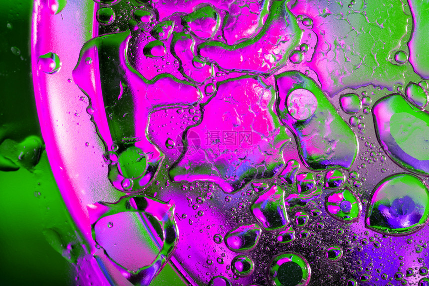 湿的背景与绿色和粉红调的水滴背景与绿色和粉红调的水滴气泡透明图片