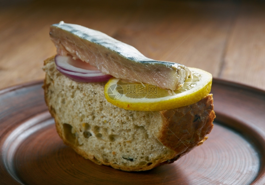 烤面包上的软泡菜鱼食物吃大西洋图片