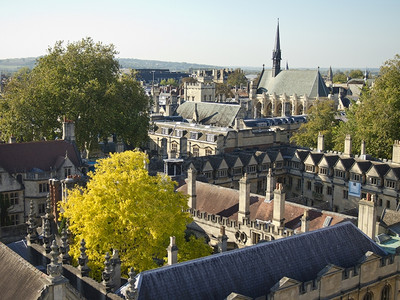 城市的建筑学英国牛津圣玛丽母利亚教堂钟房对牛津大学各院的展望English背景图片