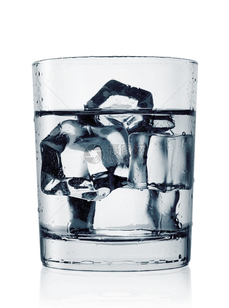 白底冰面被隔绝的冷水错乱玻璃杯寒冷的透明图片