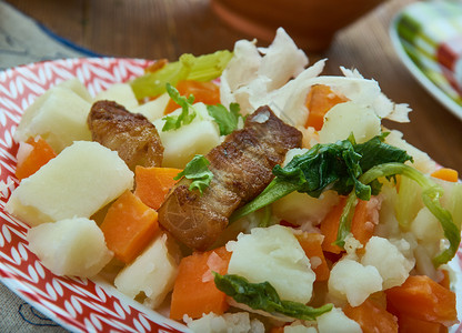 布兰内斯努达洋葱Brannesnuda猪肉和蔬菜炖瑞典自制烹饪传统各种菜类顶视酱美食背景