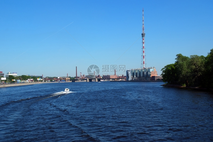 船旅游俄罗斯圣彼得堡Neva河上的Tv塔景观图片