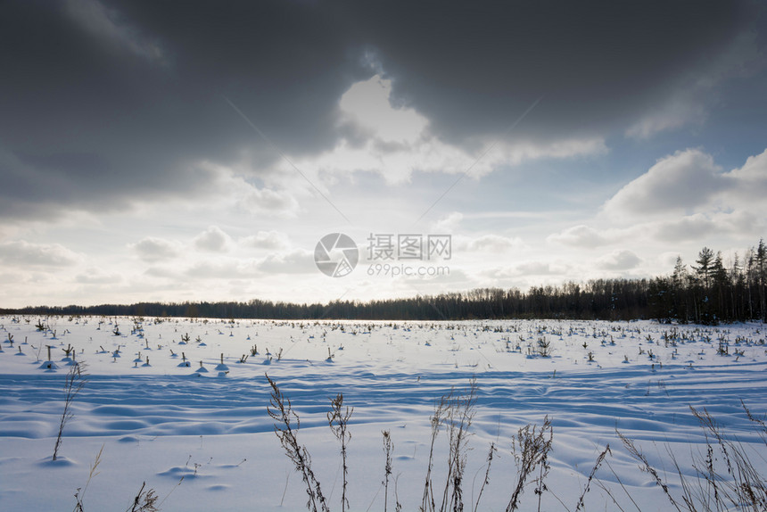 俄罗斯中部寒冷冬季风景图片