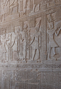 门户14上帝埃及雕刻的神灵和埃及KomOmbo寺墙上的希罗格文字寺庙图片