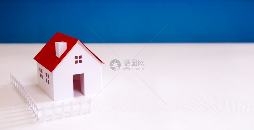 模型微白纸迷你屋有红色顶蓝背景住房图片