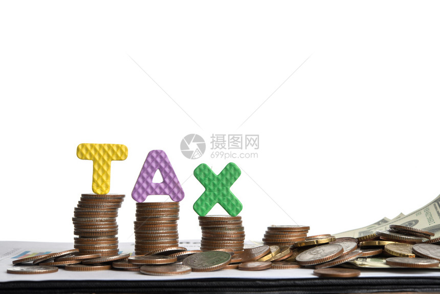 生长经济的白背景上隔开堆叠硬币的文字税银行业图片