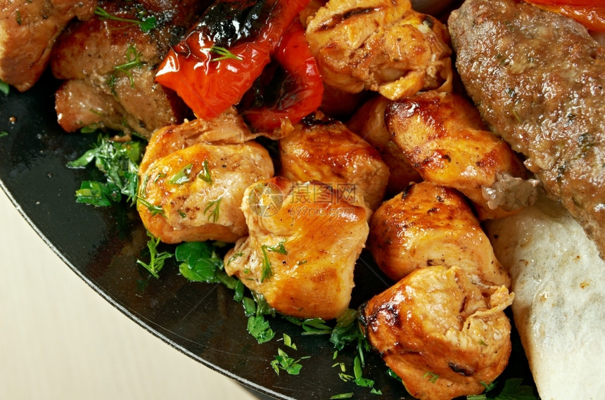 制造一顿饭食物Shashlik烧烤肉串鲑鱼图片