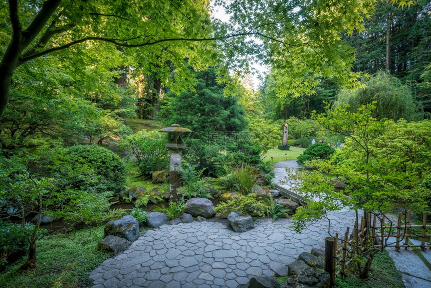下降美国俄勒冈波特兰日本花园景观和谐图片