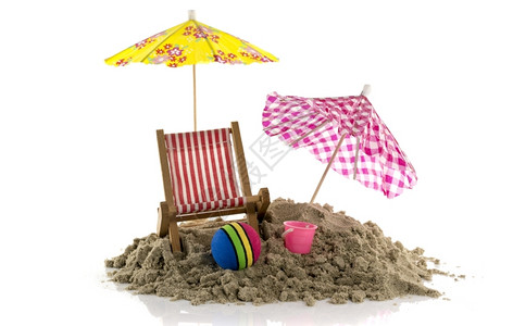 沙滩椅和遮阳伞概念图图片