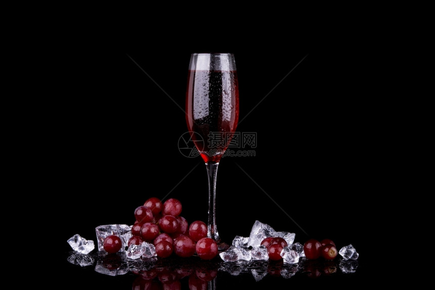 饮料葡萄酒假期红和杯香槟黑色背景的底图片