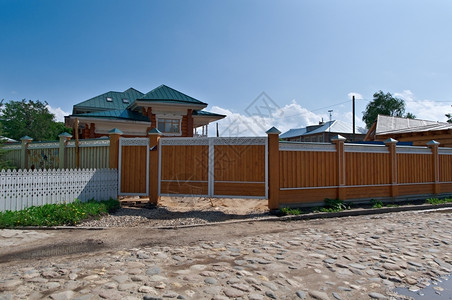 俄罗斯雕刻的木制房屋架子图俄罗斯沃洛格达市木制的天空城图片