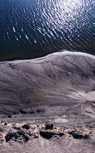 海洋明信片滩垂直充满生机的沙滩陡峭海滨背景图片