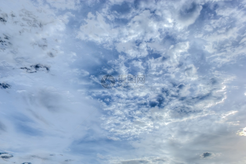 雷雨戏剧天堂明亮蓝色的云天空纹理图片