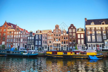 荷兰阿姆斯特丹市风景阳光明媚的一天屋图片