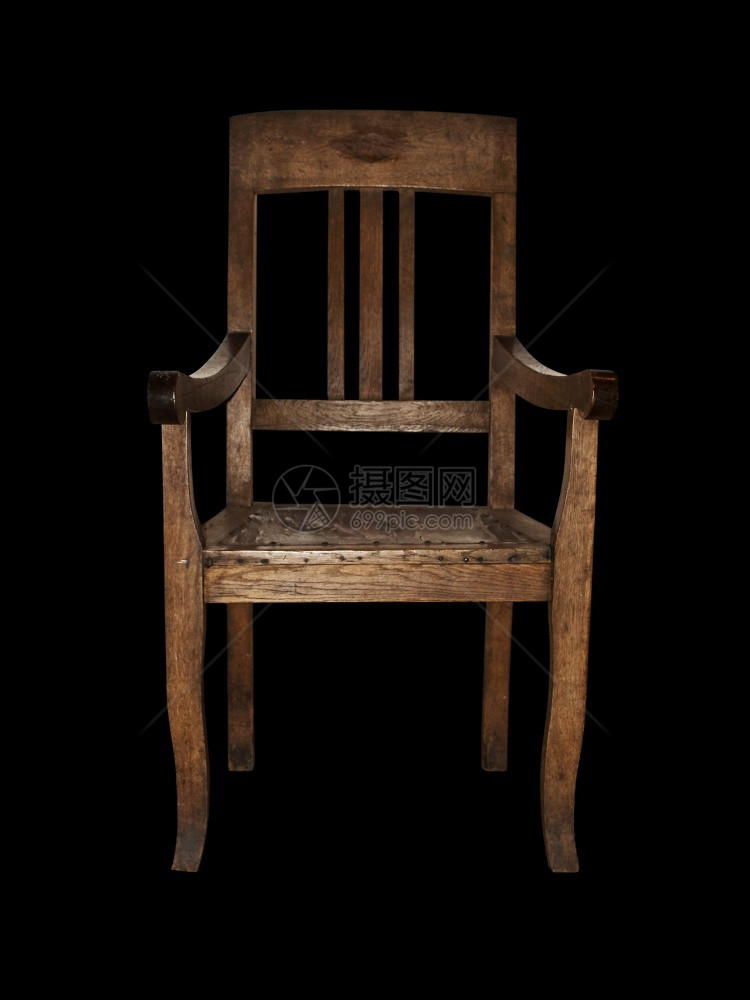 邋遢优质的黑色背景上单木板旧椅子个图片