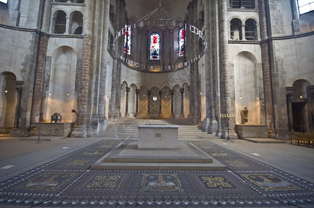 欧洲哥特伟大的圣马丁神教堂内面的风景宗教图片