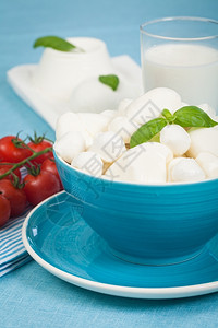 意大利新鲜奶制品如莫扎里拉瑞冰塔和樱桃西红柿干净的乳制品番茄图片