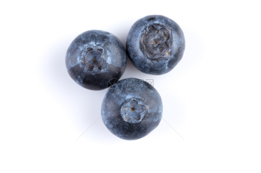 新鲜的浆果白色背景上孤立的新鲜多汁蓝莓图片