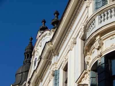 利兹城市的古典建筑石块细节和装饰窗户地标图片