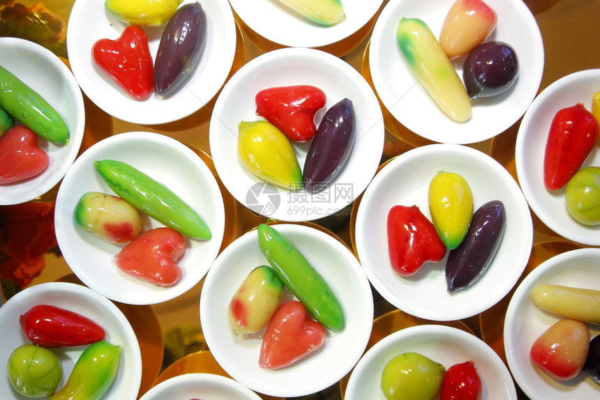 泰语甜点在自助餐线上小菜盘中可去除的仿制水果糖手工作的丰富多彩图片