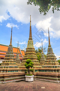 宗教的泰国曼谷WatPho的Stupas游客佛教图片